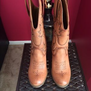 ******ON Hold****Mia boots