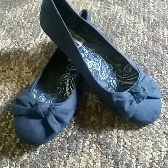 navy blue flats! Worn once! LAST CHANCE!