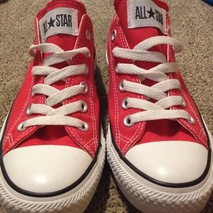 BARELY WORN red converse