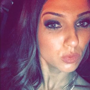 Meet your Posher, Nela