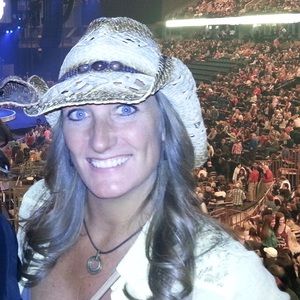 Meet your Posher, Melissa