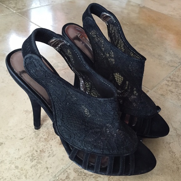 BCBG Max Azria black lace suede open toe sz 7
