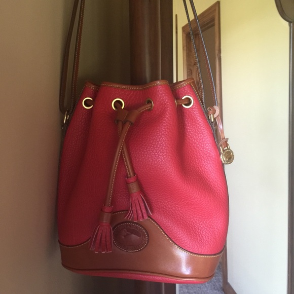 Dooney & Bourke hand bag.