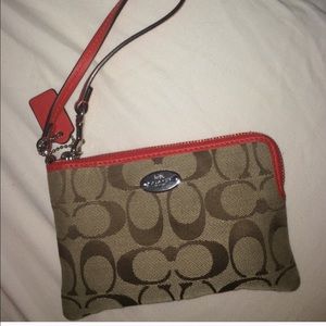 Coach Signature Corner Zip 🚫TRADES, LOW BALLS🚫