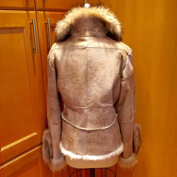 Genuine rabbit🐰 shearling with raccoon collar - Picture 2 of 4