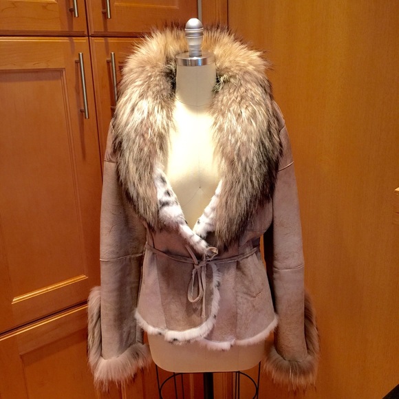 Genuine rabbit🐰 shearling with raccoon collar - Picture 4 of 4