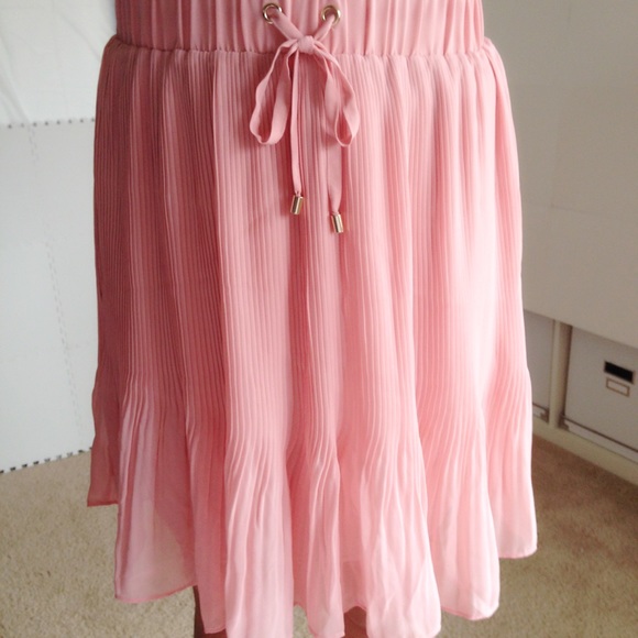 🌟HP🌟 NWOT Pink Flowy Pleated Skirt - Picture 2 of 3