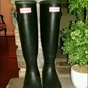 Black non gloss hunter boots