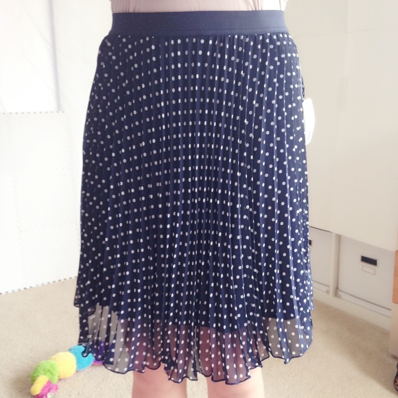 NWOT Pleated Polka Dot Skirt - Picture 2 of 3