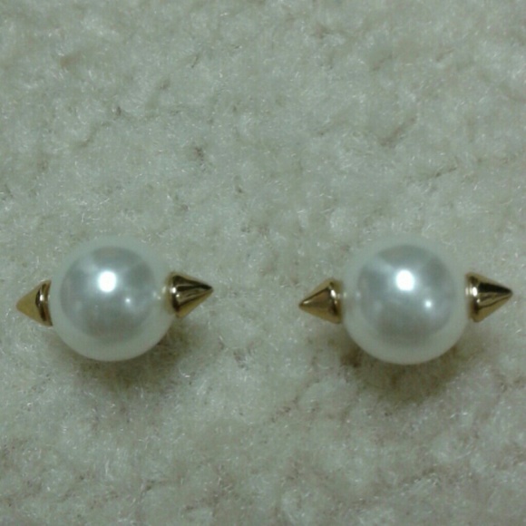 Spiked pearl earrings