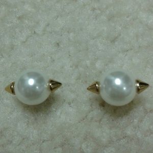 Spiked pearl earrings