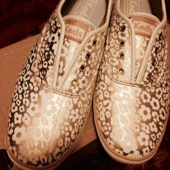 NEW Gold Daisy Keds