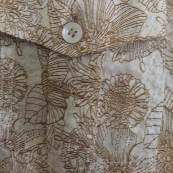 Beautiful top - Picture 3 of 3