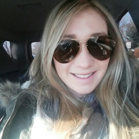 Meet your Posher, Monica - Picture 3 of 3