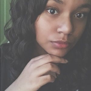 Meet your Posher, Chanel