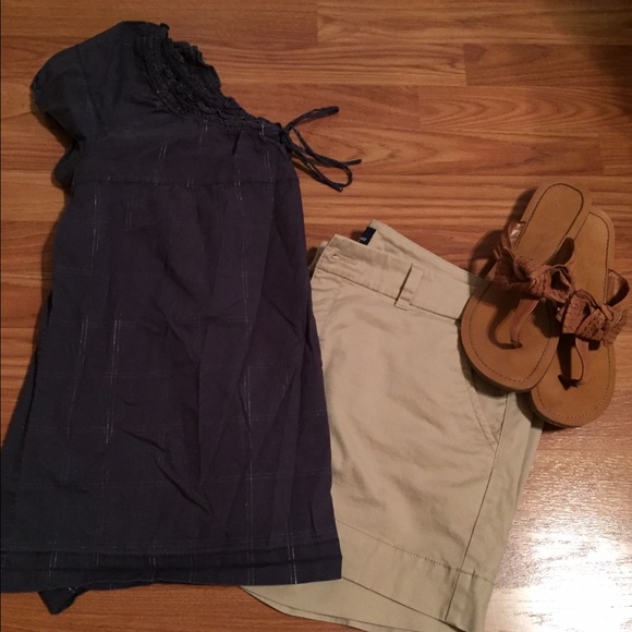 Cute Tie Front Blouse - Picture 3 of 3