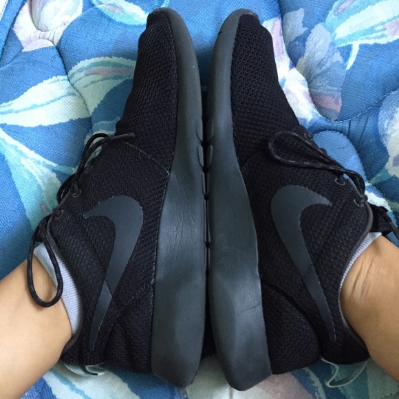 Nike Shoes - All Black Nike Roshe