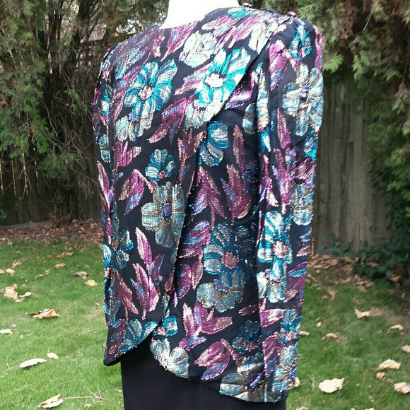 🍀VINTAGE HP🍀 Floral Blouse with Metallic Thread