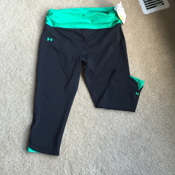Under Armour heatgear compression capris. Size L