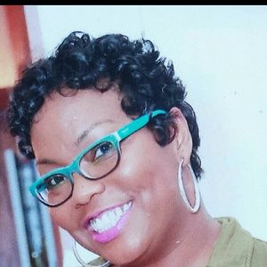 Meet your Posher, Tee