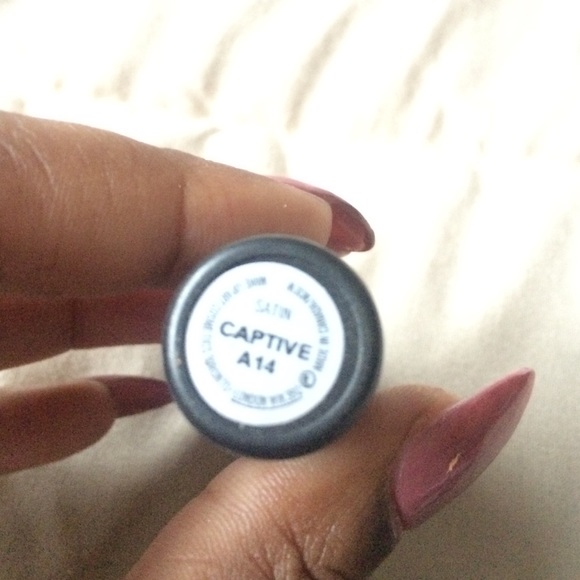 💋 MAC Captive Lipstick 💋