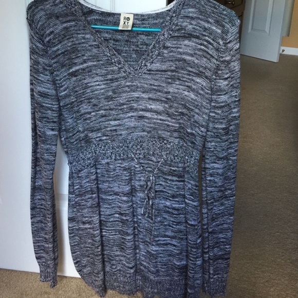 Roxy hooded long sweater with tie in front. Med