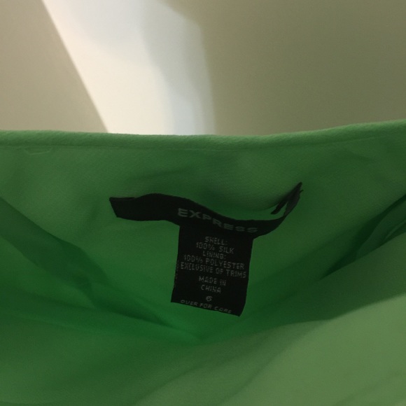 Ruffle dress/Girly/Shapely/vacay/dinner/brunch. - Picture 2 of 3