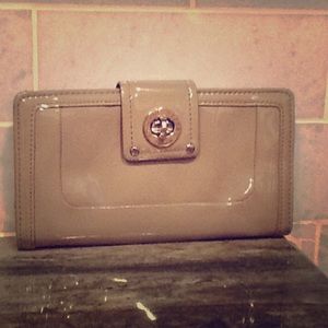 Patent Leather Taupe MARC BY MARC JACOBS wallet