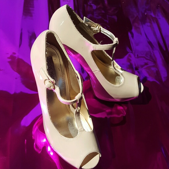 Steve Madden Peep Toe Pump