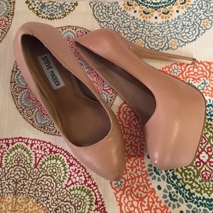 Steve Madden Nude Pumps