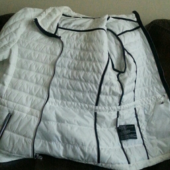 Guess  bubble  jacket - Picture 2 of 2