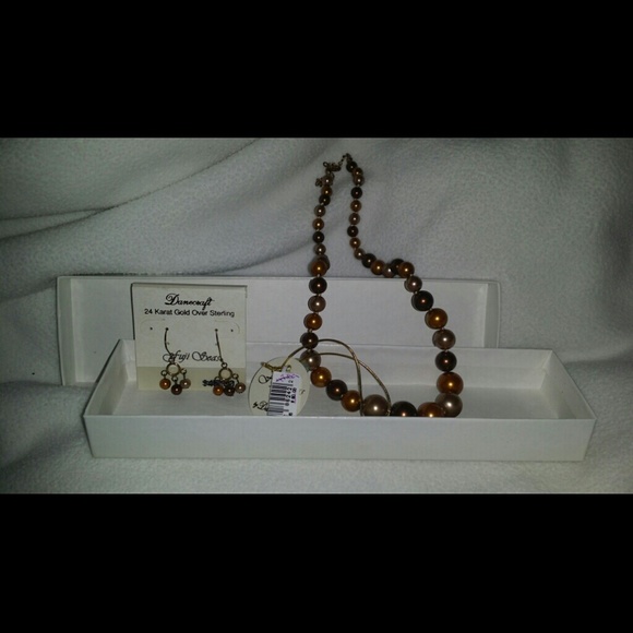Beautiful women's 2 toned necklace and earing's. - Picture 1 of 4