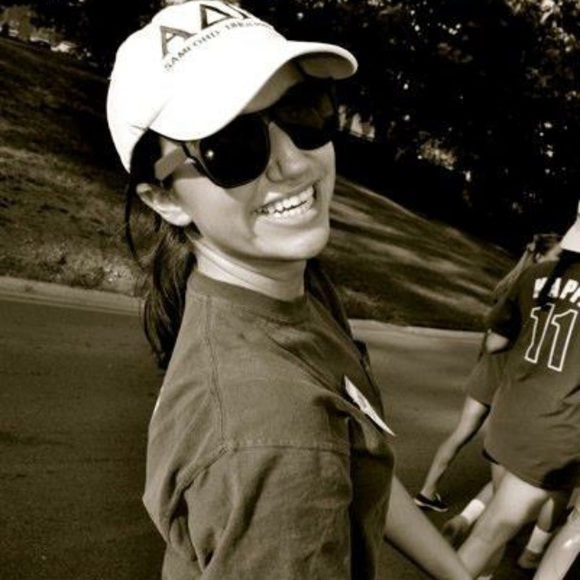 Meet your Posher, Lauren