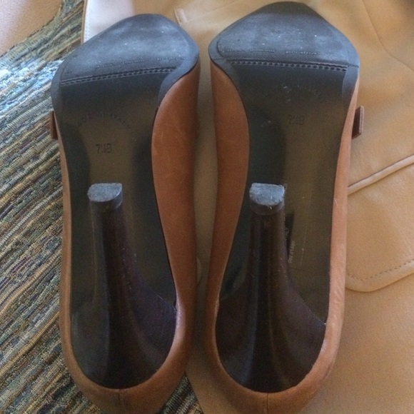 🌹Host Pick: Spiegel Leather & Suede Italian Pumps - Picture 4 of 4