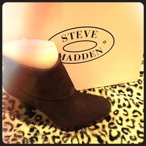 Steve Madden Trishia Brown Suede size 8 Bootie