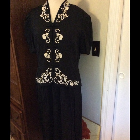 LAST CHANCE Karin Stevens black white dress sz 14