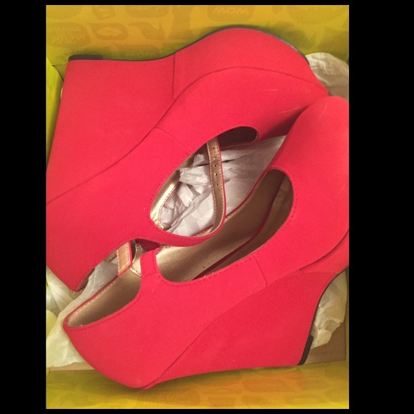 Red wedge heels