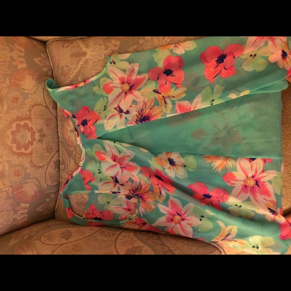 Floral top - Picture 2 of 2