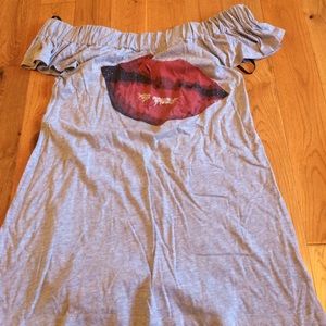 Long Shirt with Red Lips
