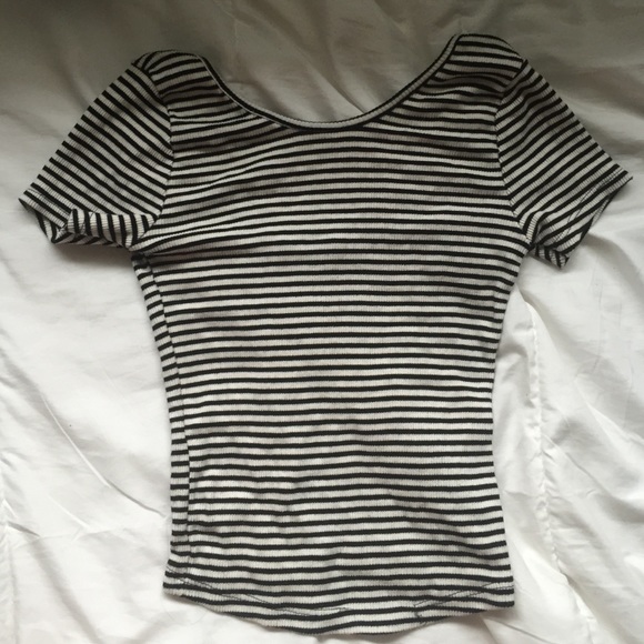 Brandy Melville crop top - Picture 2 of 4