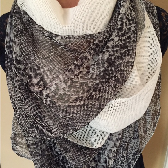 Sacrf ~ White/Leopard - Picture 2 of 2