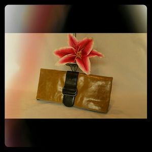 Shiraleah Harper Vegan Clutch in Bold Mustard