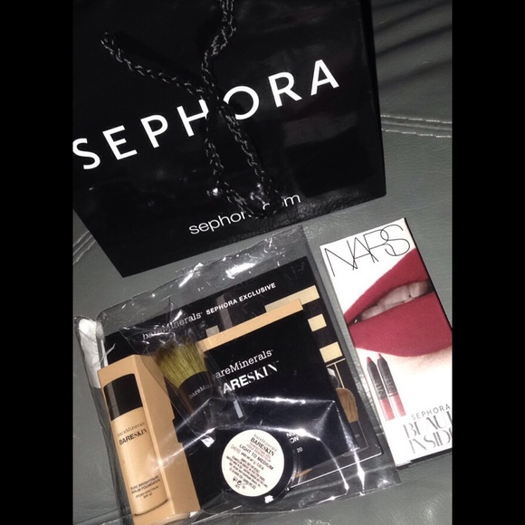 Sephora gift bag with samples!