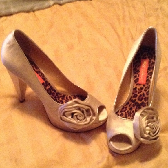 Betsey Johnson dress shoes size