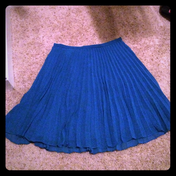 NWT --- Halston Heritage silk skirt