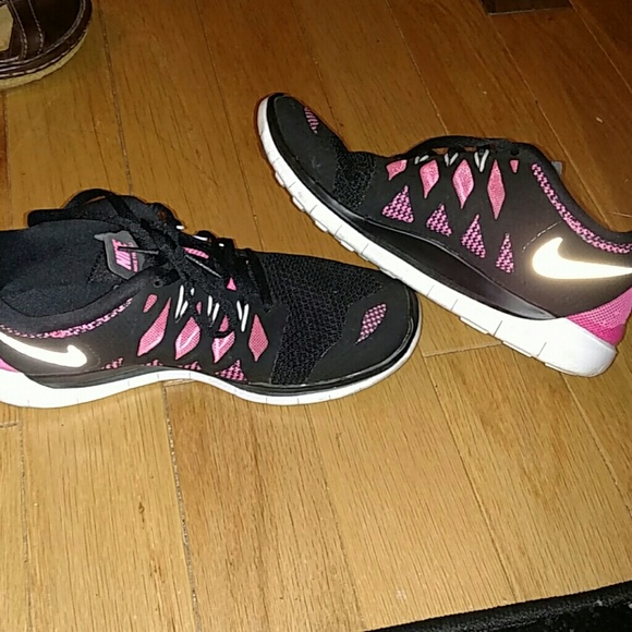 Nike Shoes - Nike free 5.0 black white and hot pink sz 5y