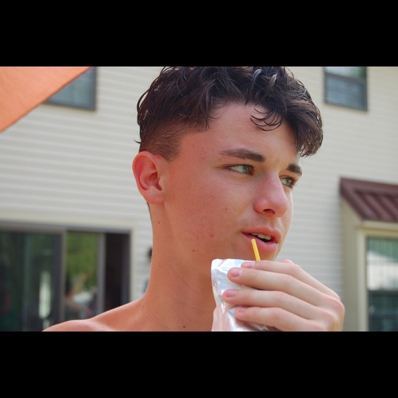 Meet your Posher, Alex