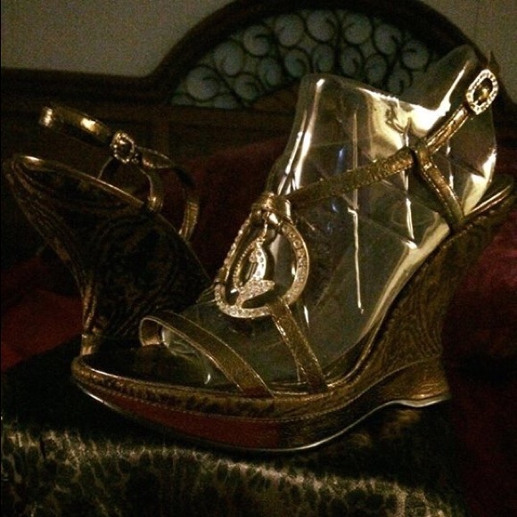 Bronze sandals with crystals