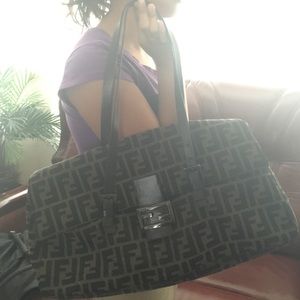 Authentic Fendi shoulder Bag.