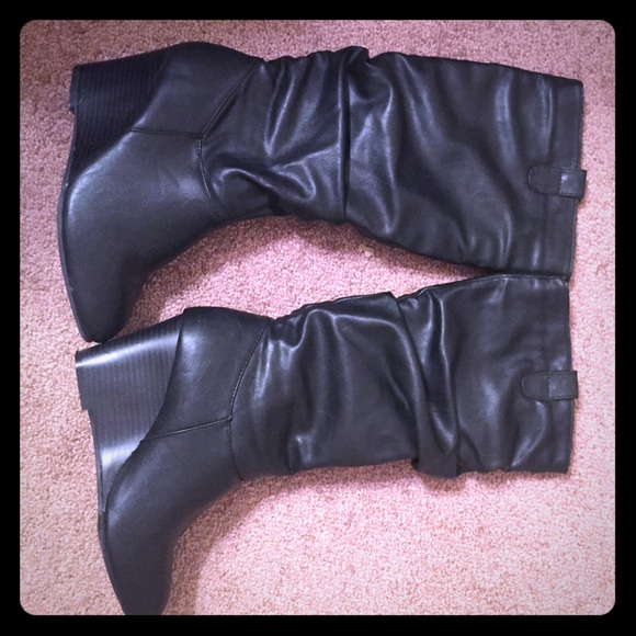 Black wedge boots